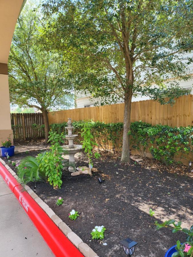 Palace Inn Sam Houston Race Park West Road エクステリア 写真